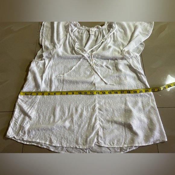 H&M | Flutter or butterfly Sleeve White Button Up Blouse | 3 buttons in from - Picture 12 of 12